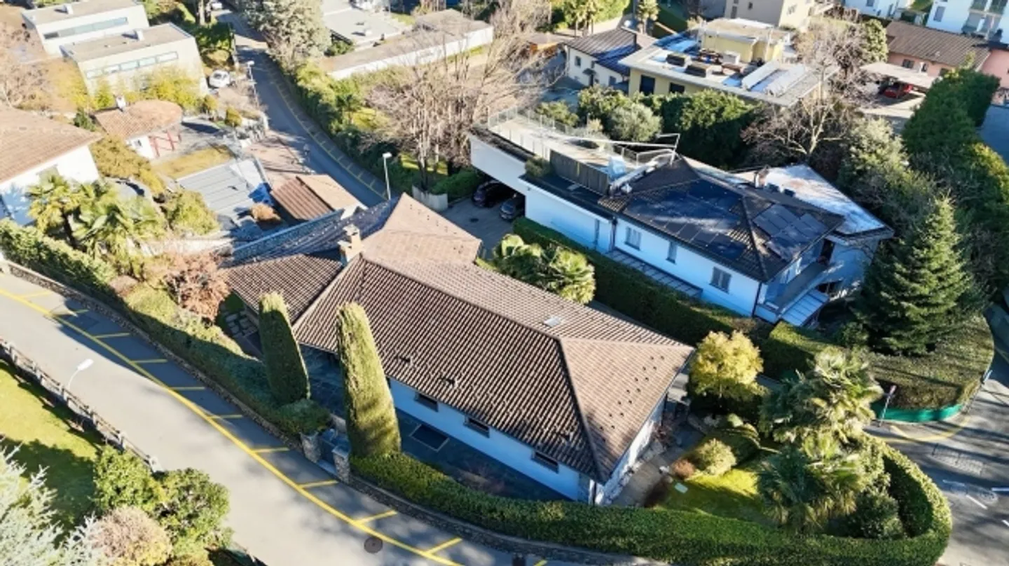 Villa with Lake View Customizable, with Extension Permit - Photo 3 of 8