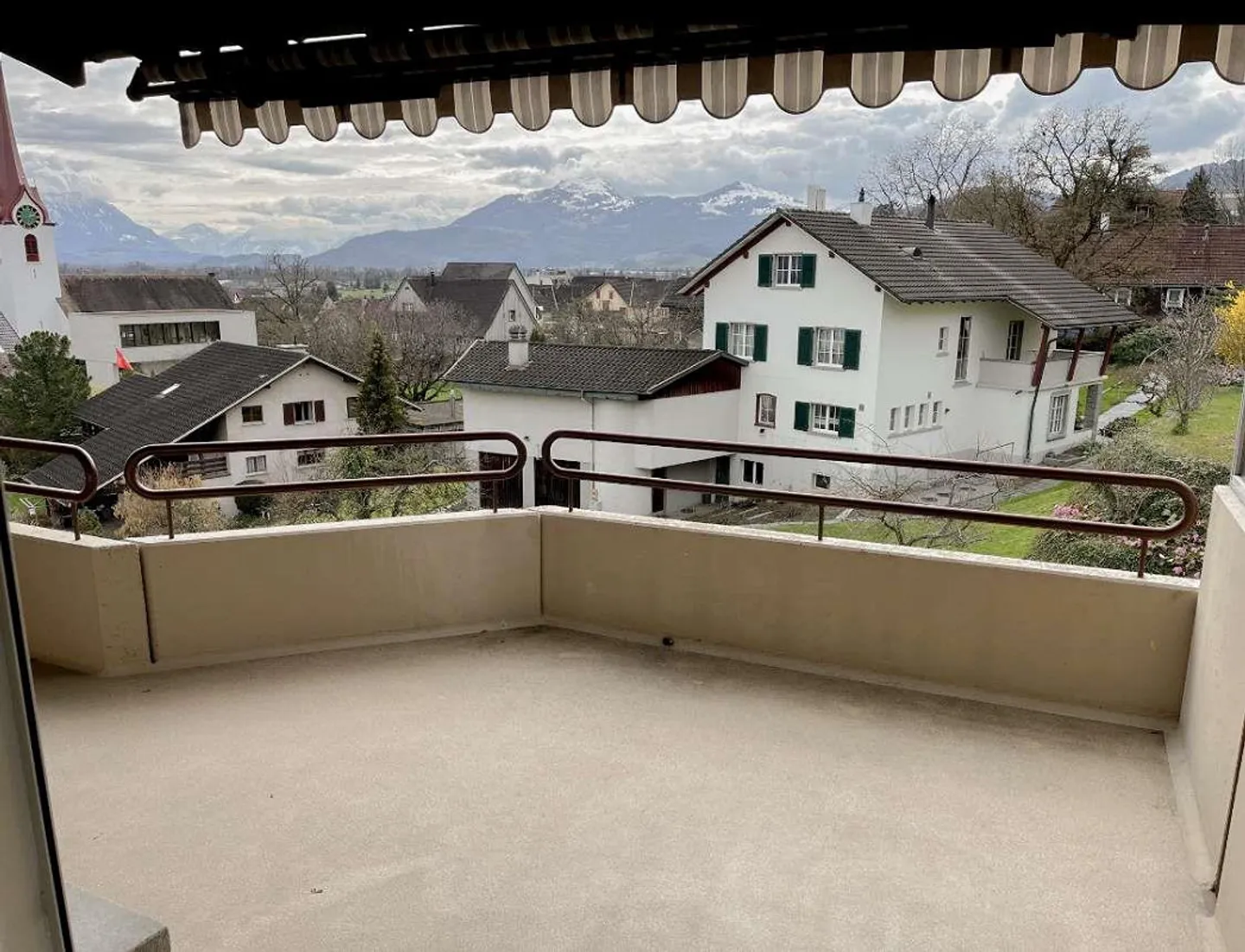 Ampio appartamento di 5,5 locali in una zona adatta alle famiglie a Rebstein - Foto 10 di 11