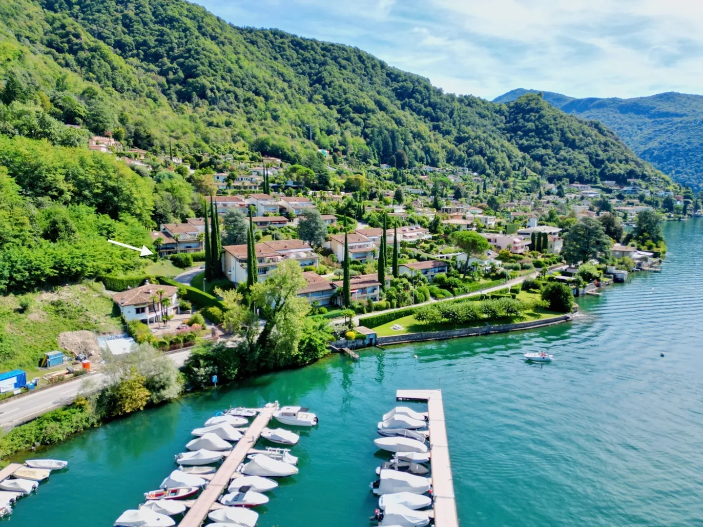 Holiday Home - Living with Stunning View and Garden - Photo 1 of 15