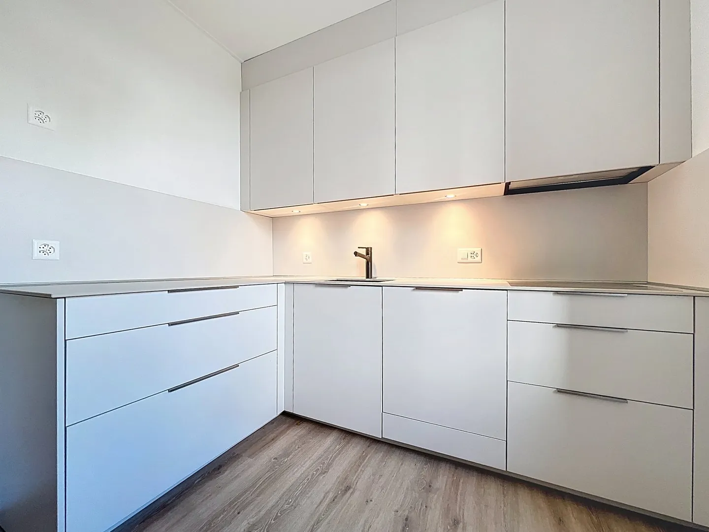 Garanti un point culminant - villa rénovée avec terrasse et vue sur le lac ! - Photo 3 sur 15