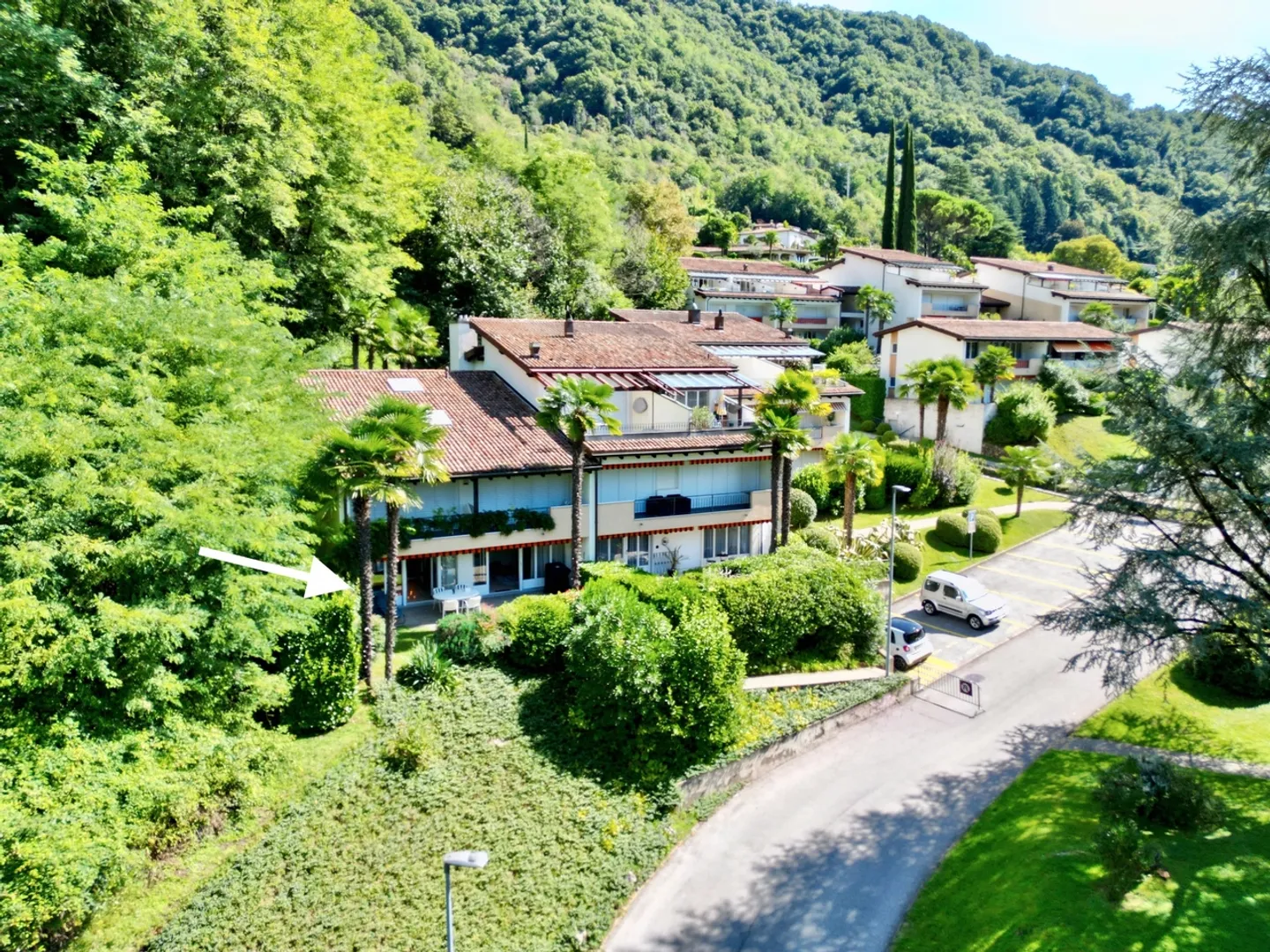 Holiday Home - Living with Stunning View and Garden - Photo 2 of 15