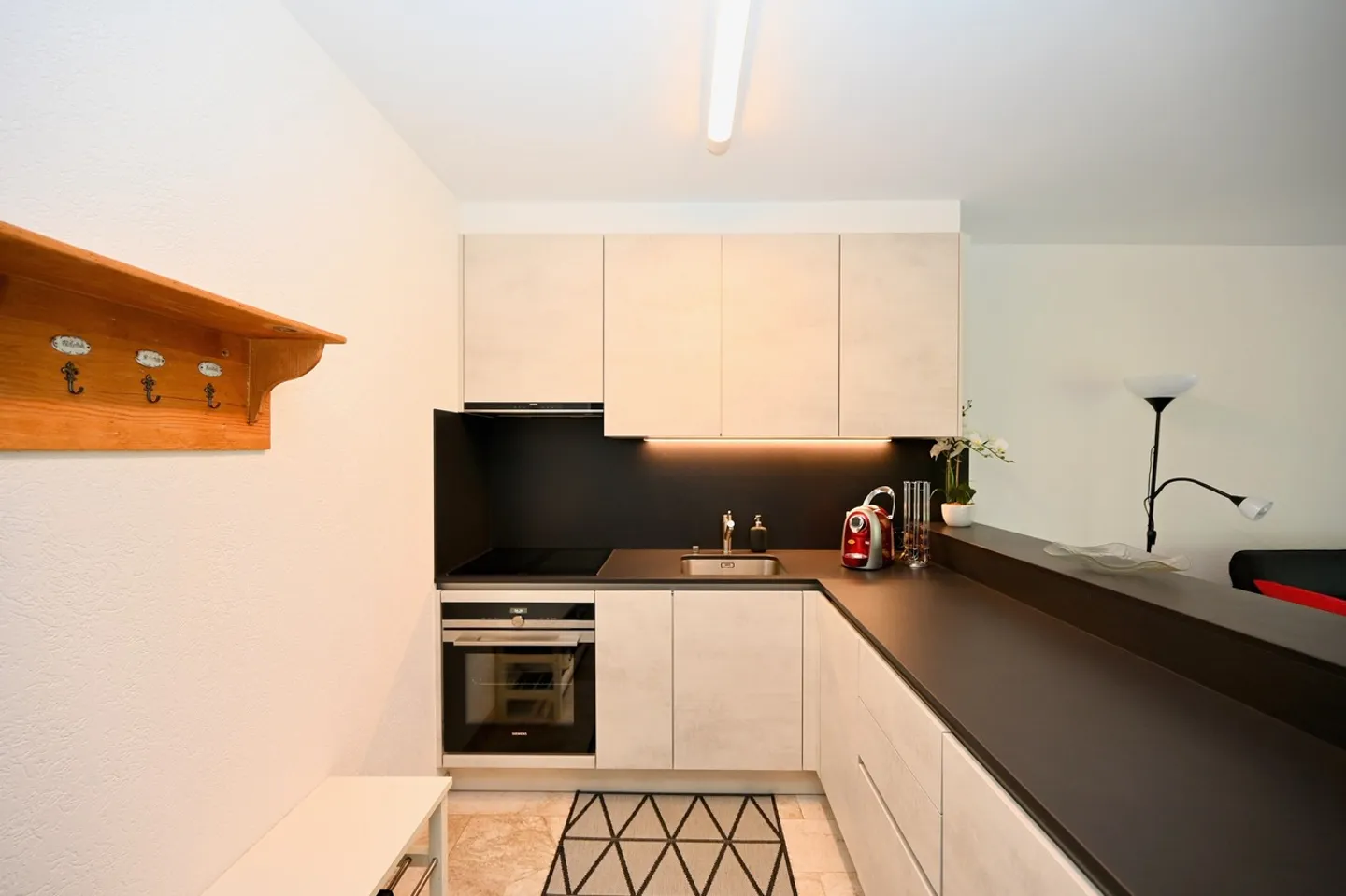 Holiday Home - Living with Stunning View and Garden - Photo 9 of 15