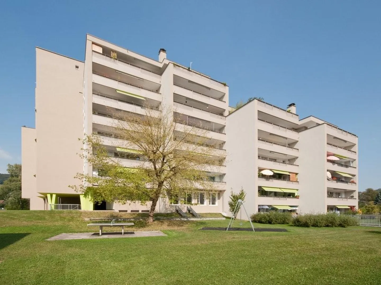 AFFITTARE SENZA DEPOSITO - Molto spazio per la vita familiare con vista - Foto 2 di 7