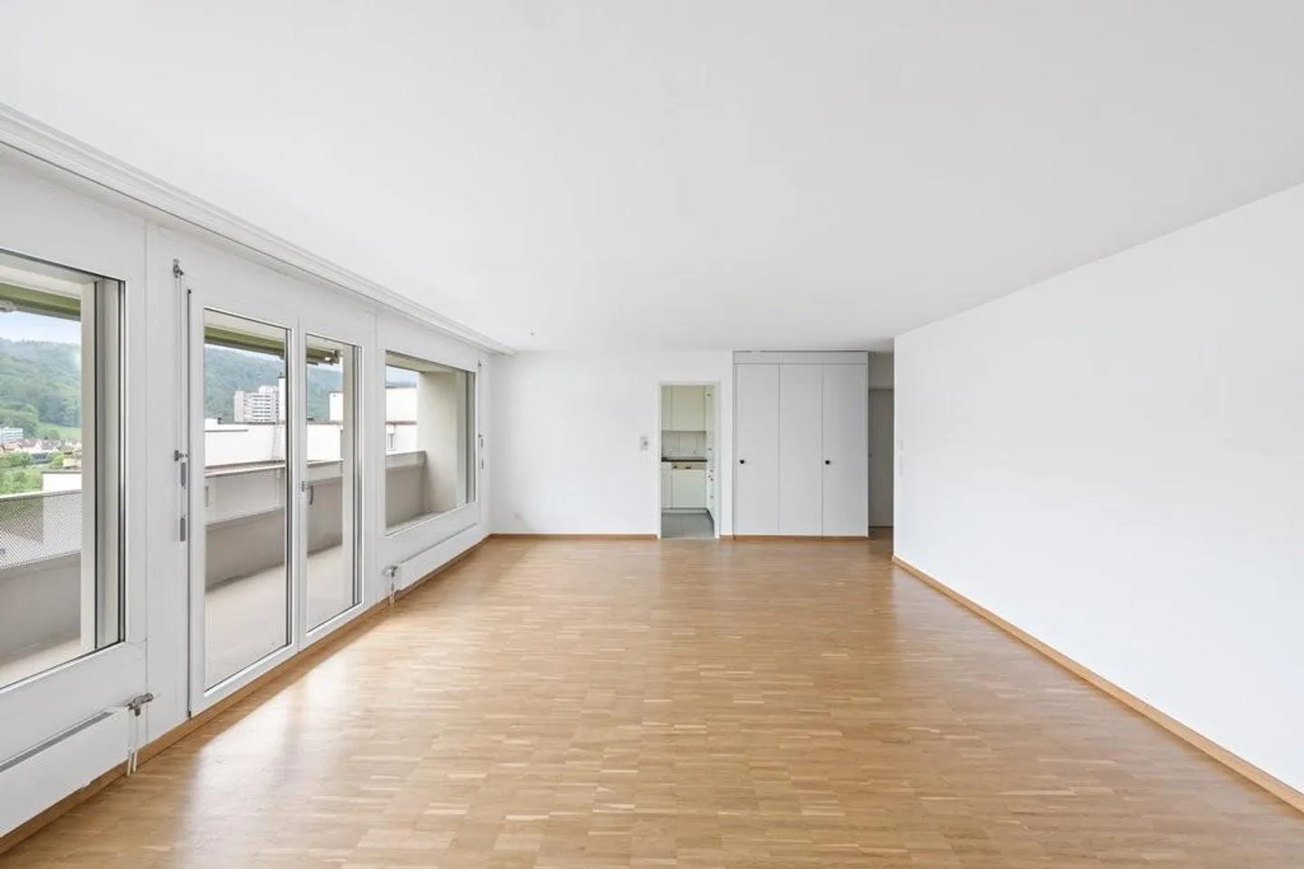 AFFITTARE SENZA DEPOSITO - Molto spazio per la vita familiare con vista - Foto 4 di 7