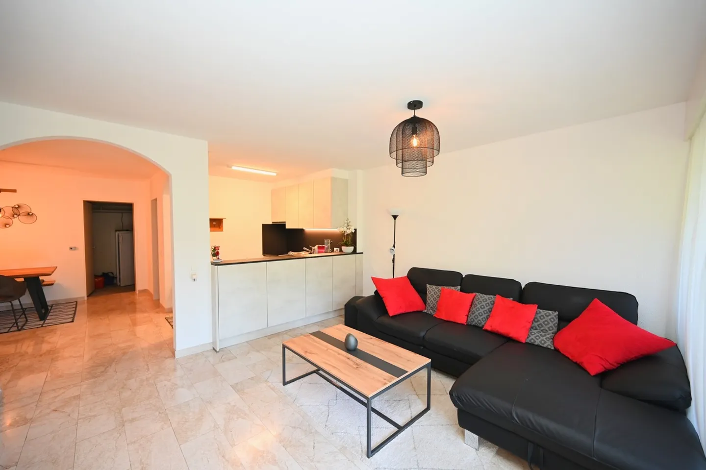 Holiday Home - Living with Stunning View and Garden - Photo 7 of 15