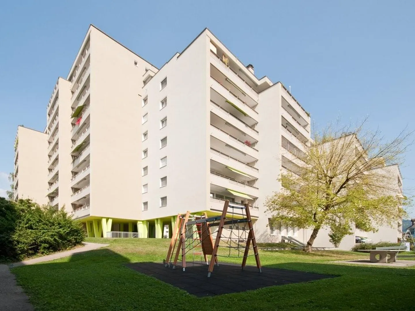 AFFITTARE SENZA DEPOSITO - Molto spazio per la vita familiare con vista - Foto 1 di 7
