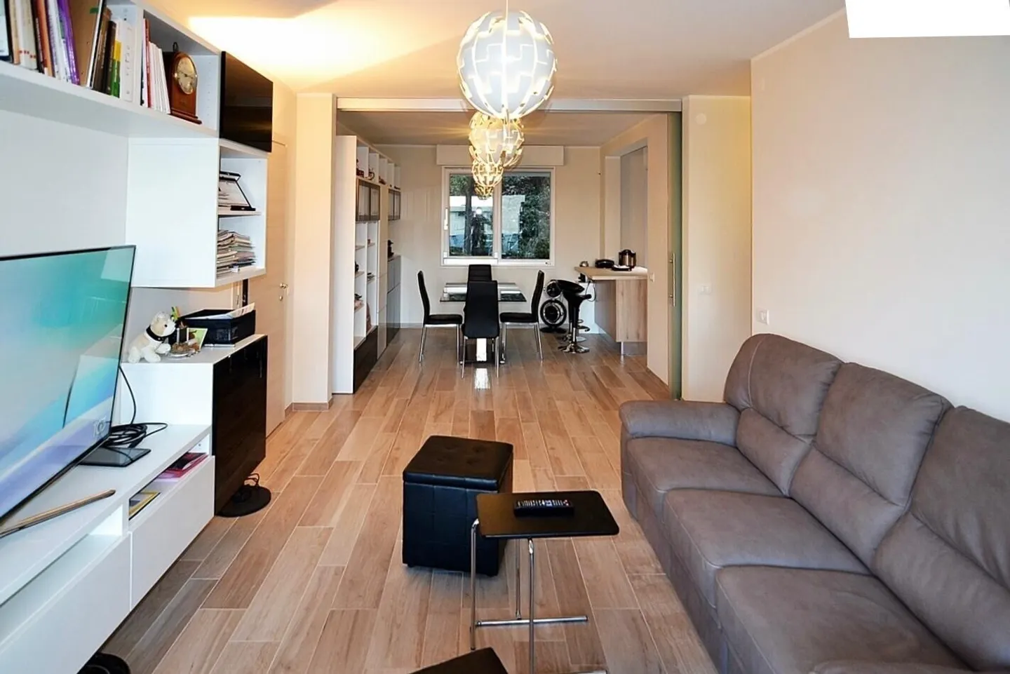ÉLÉGANT 3.5 PIÈCES AVEC TERRASSE ET VUE SUR LE LAC À PARADISO - Photo 3 sur 10