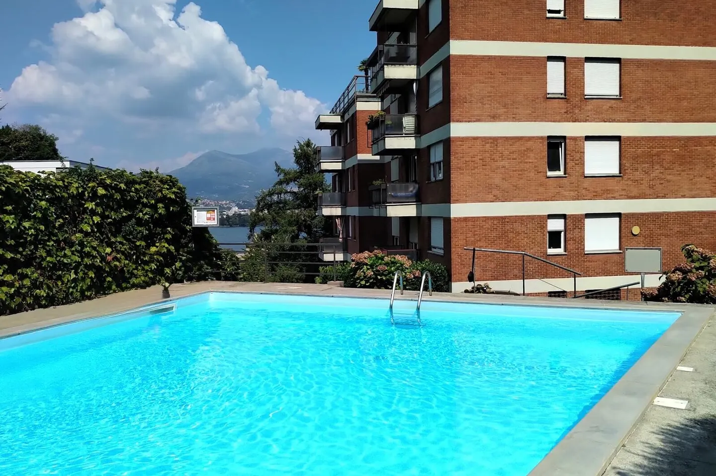 ÉLÉGANT 3.5 PIÈCES AVEC TERRASSE ET VUE SUR LE LAC À PARADISO - Photo 9 sur 10
