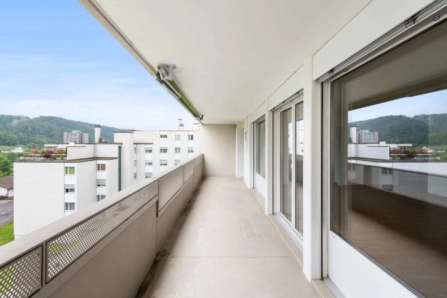 AFFITTARE SENZA DEPOSITO - Molto spazio per la vita familiare con vista - Foto 6 di 7
