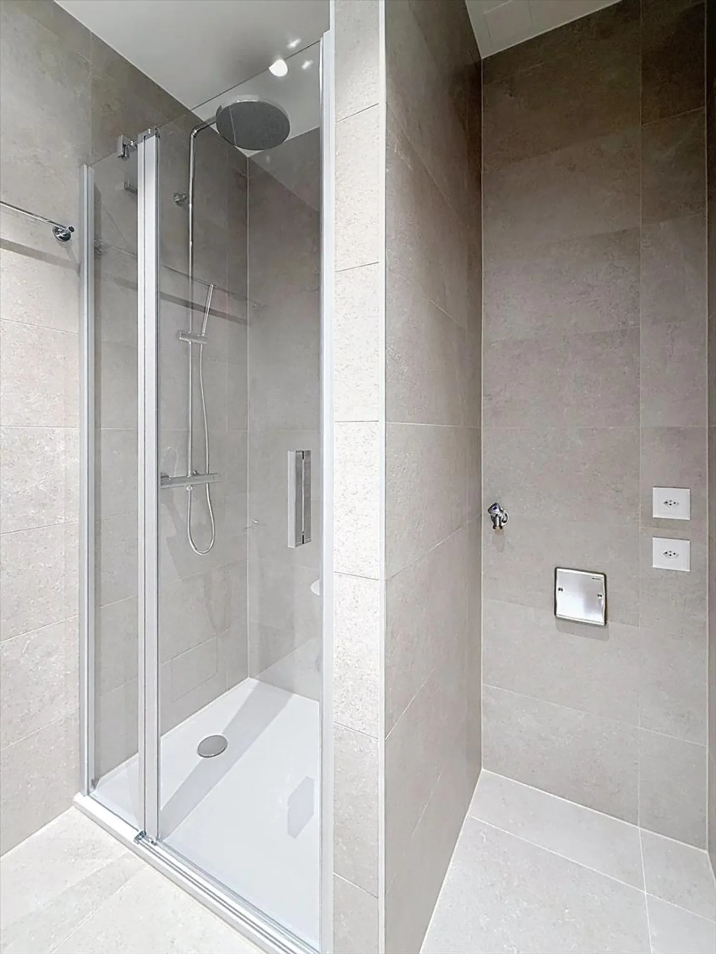 Très beau 4 pièces neuf avec grand balcon - Photo 7 sur 10