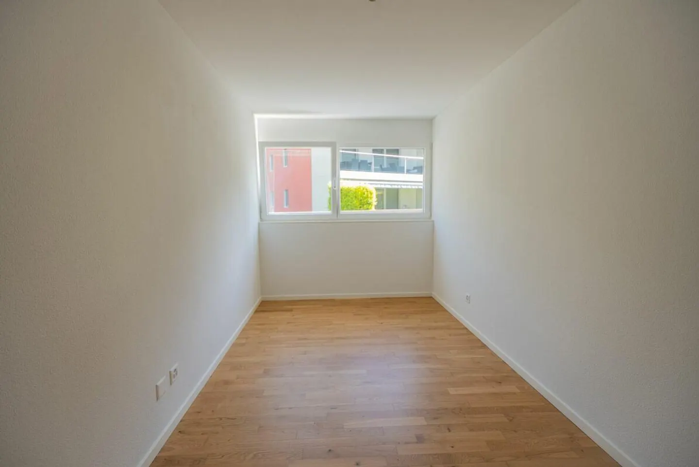 We are selling a beautiful 4.5-room apartment in Monte Carasso, surrounded by the castle wall. - Photo 12 of 17