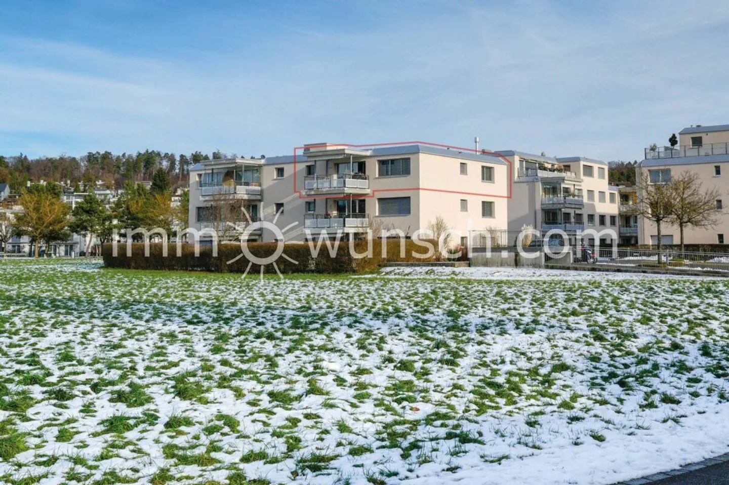 L'opportunité : moderne appartement en copropriété de 4 ½ pièces, avec balcon, vue sur la verdure, ainsi qu'une buanderie privée, 2 x places de parking dans le garage souterrain - Photo 12 sur 12