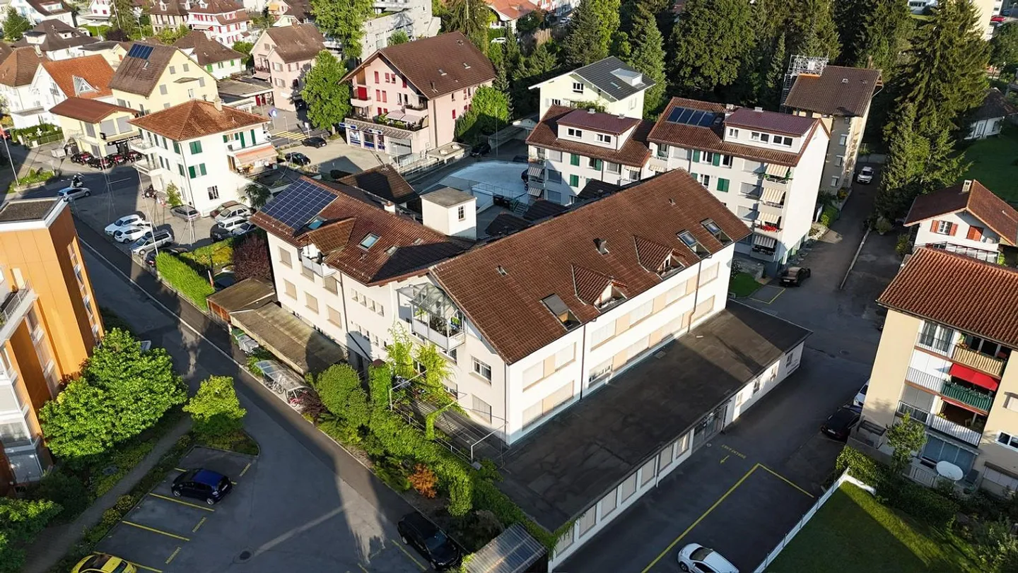 Ampie stanze per uffici/commerciali in affitto vicino a Thun! - Foto 1 di 9