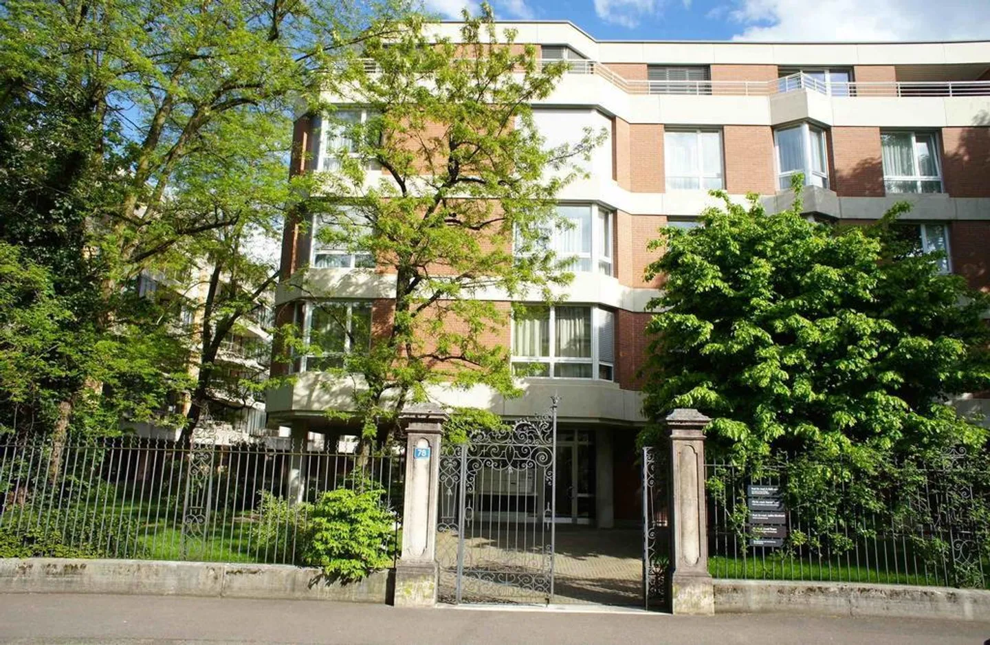 APPARTAMENTO STRAVAGANTE CON 5 CAMERE NEL CUORE DI BASEL - Foto 1 di 12