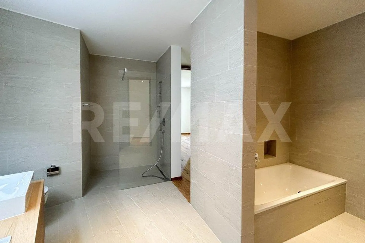 4½ Room Apartment on the 1st Floor, No. 09 - Photo 7 of 13