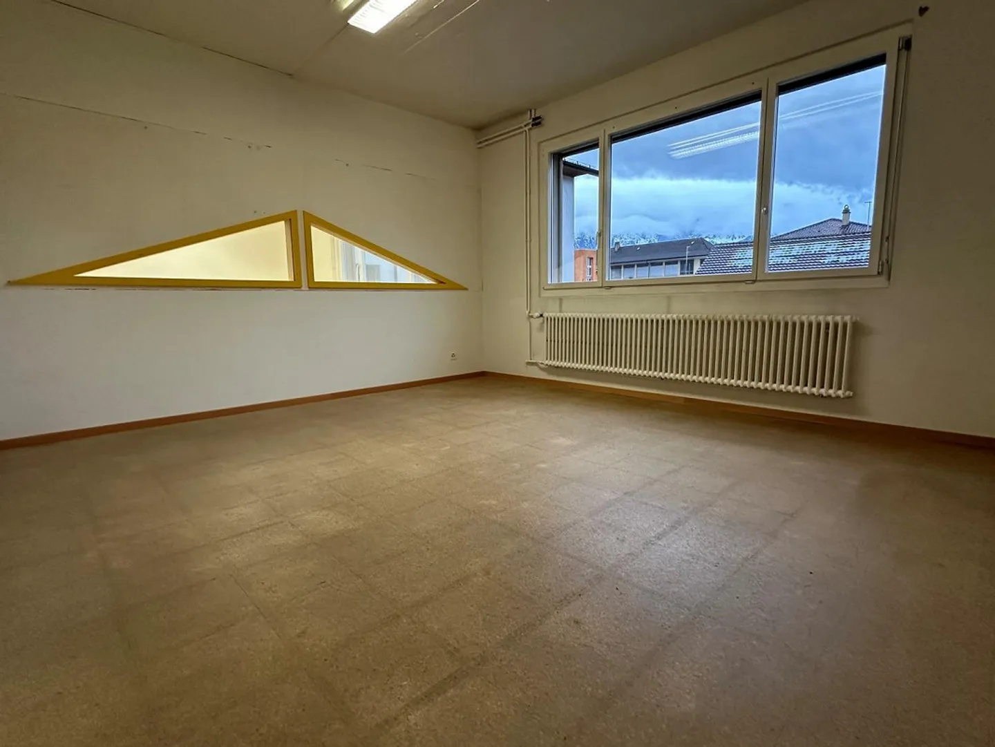 Ampie stanze per uffici/commerciali in affitto vicino a Thun! - Foto 4 di 9