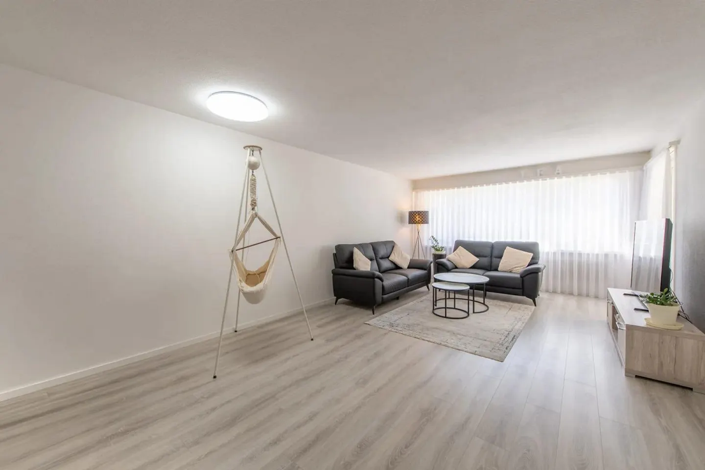 Plenty of Space to Feel Good - Bright 4-Room Apartment with Balcony and Elevator - Photo 1 of 12
