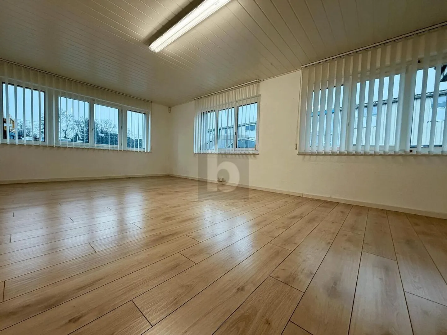 OFFICE SPACE IN FOREL - Photo 1 of 3