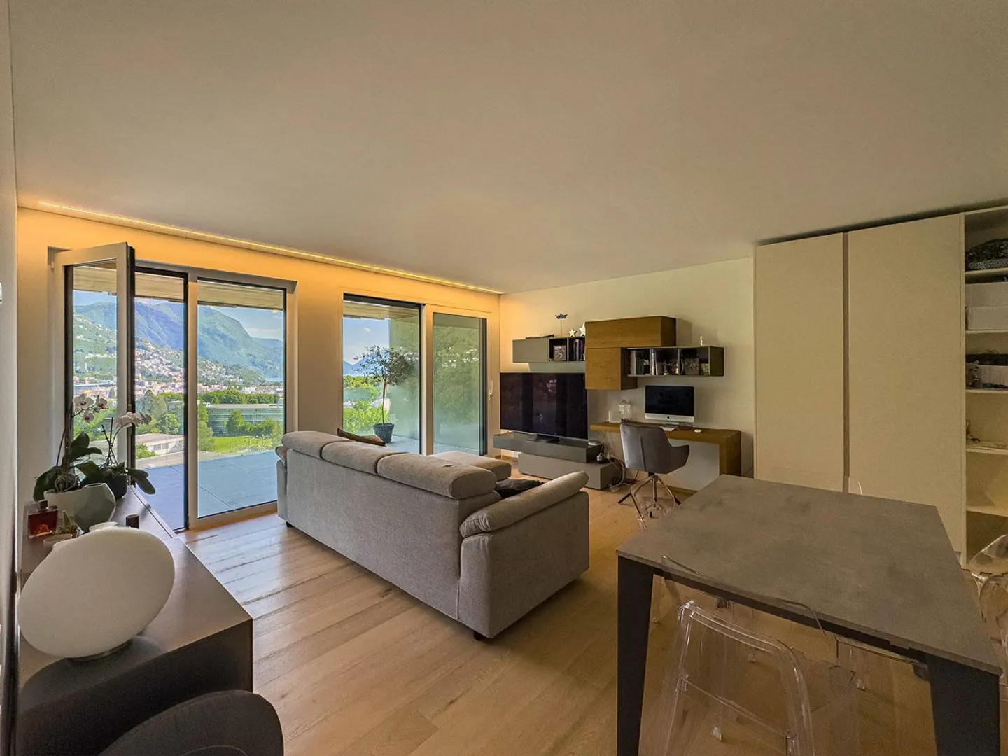 Moderno appartamento di 2,5 stanze con terrazza a Canobbio - Foto 2 di 8