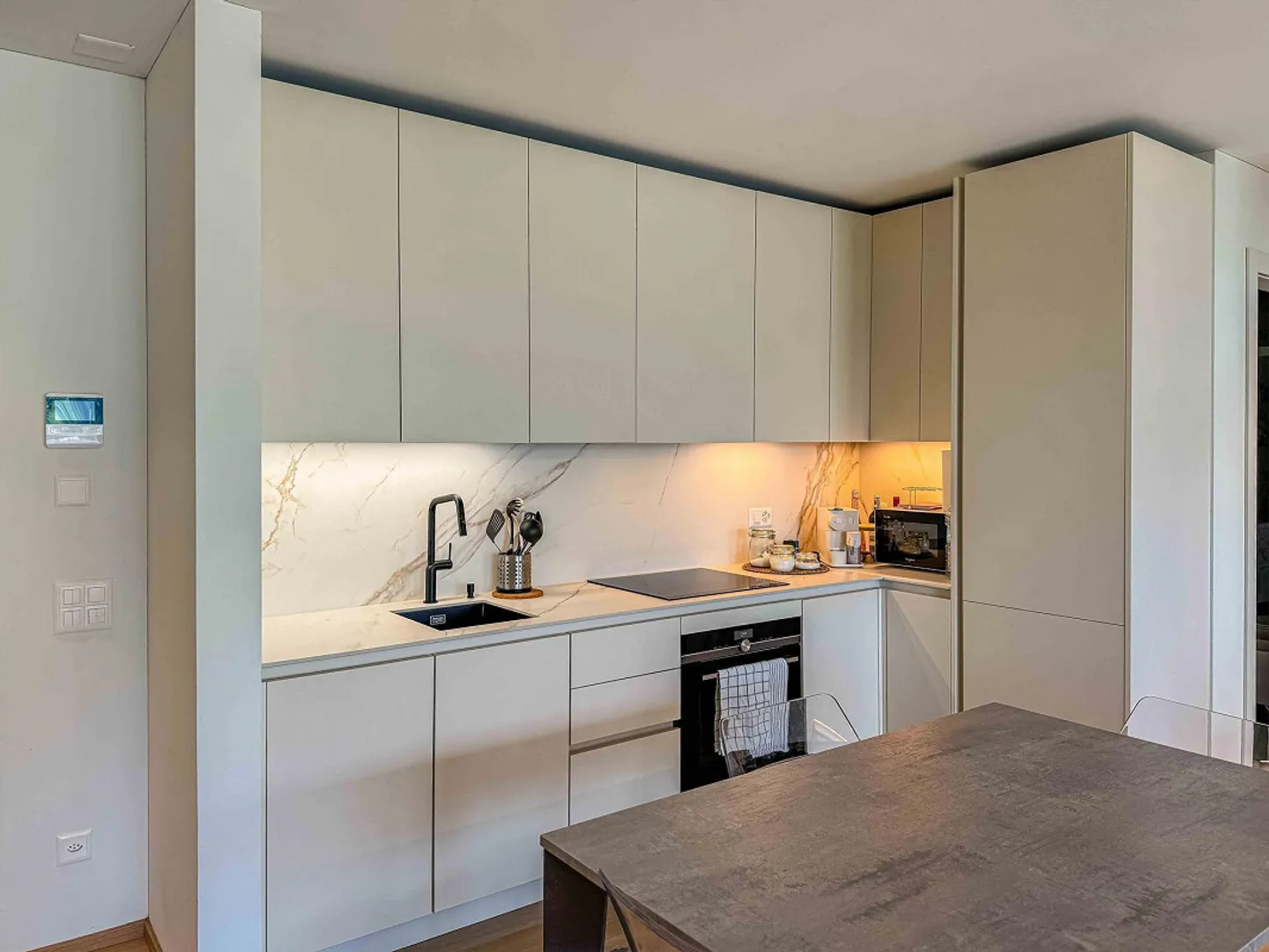 Moderno appartamento di 2,5 stanze con terrazza a Canobbio - Foto 3 di 8