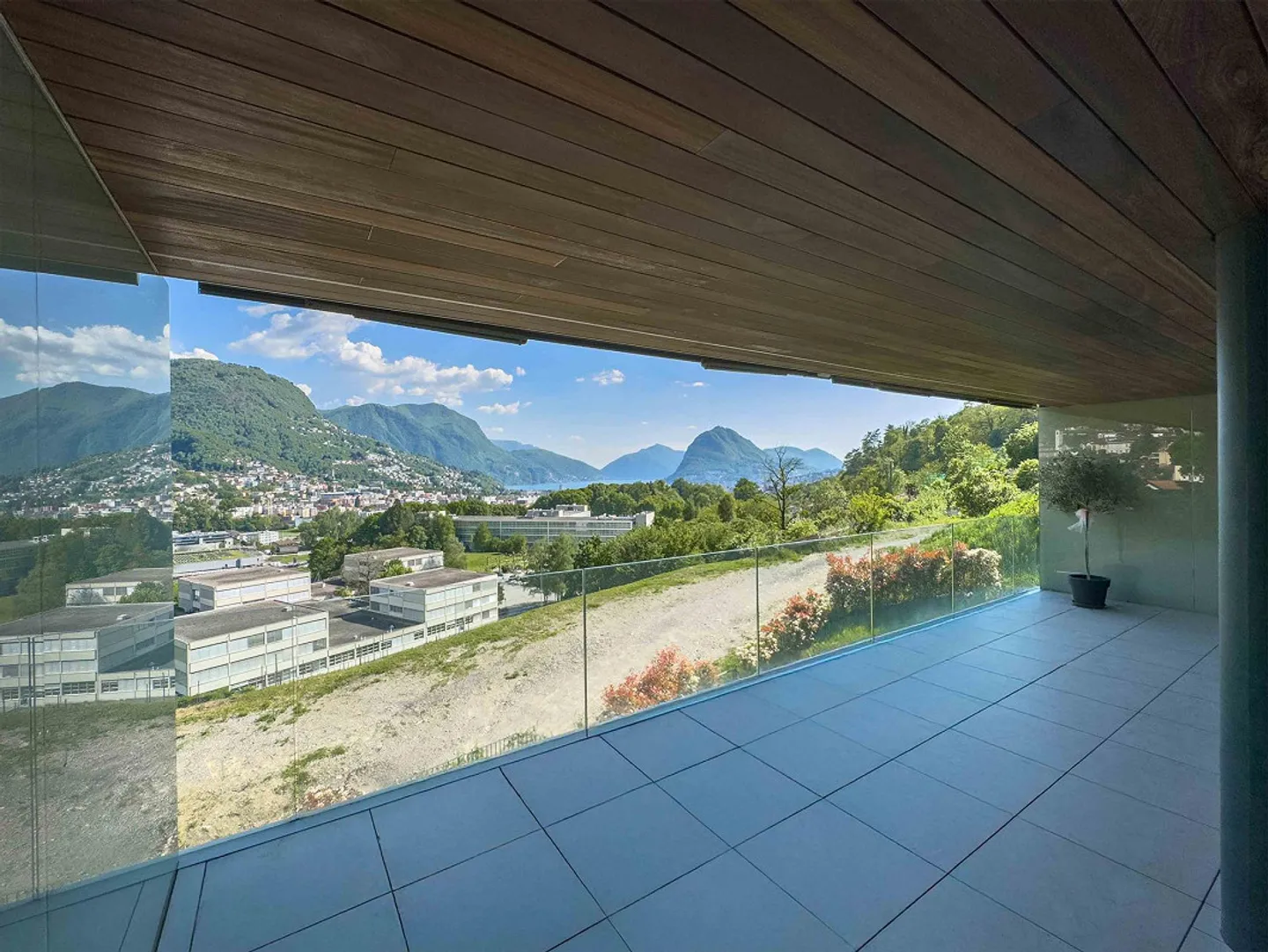 Moderno appartamento di 2,5 stanze con terrazza a Canobbio - Foto 6 di 8