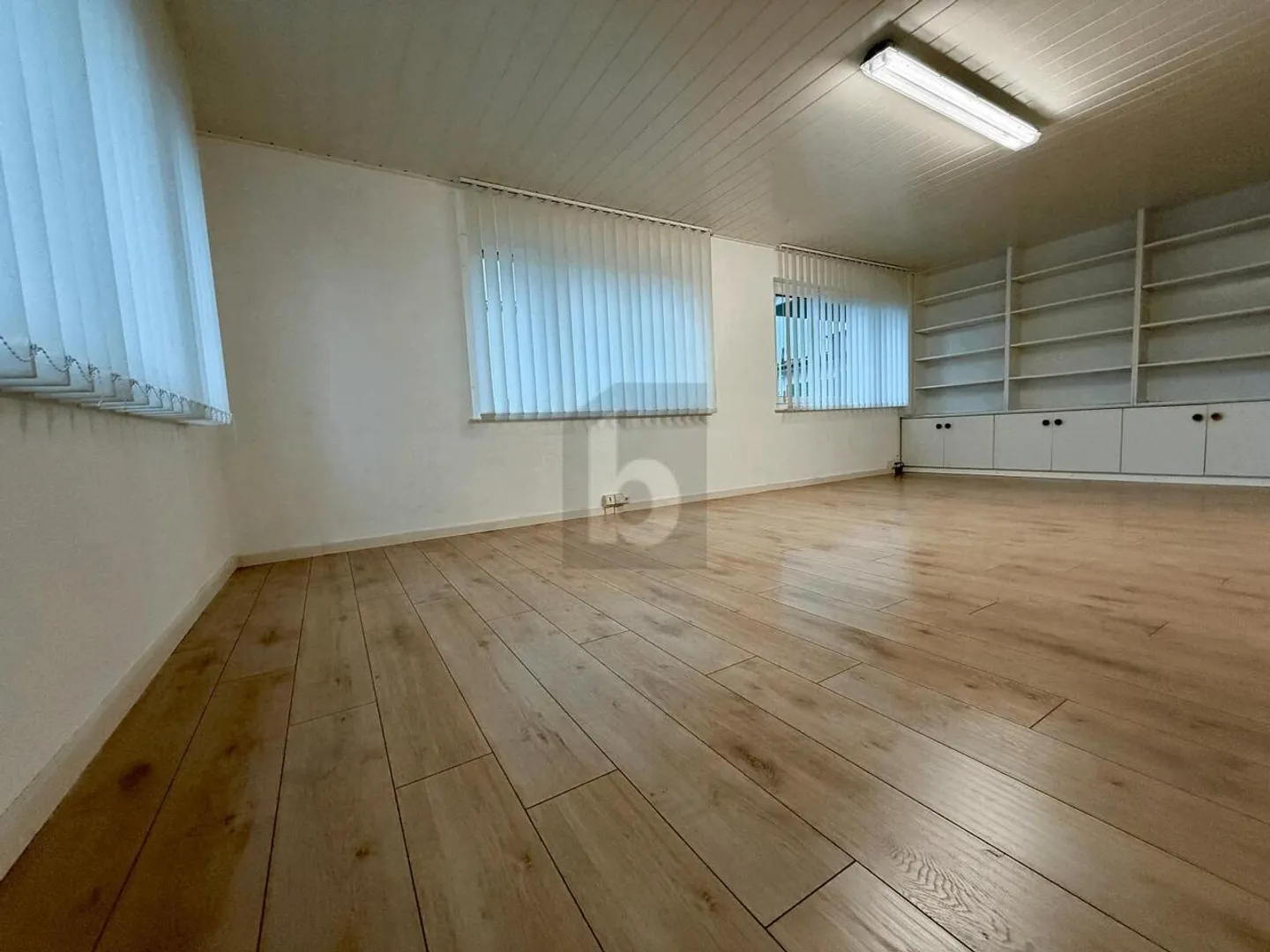 OFFICE SPACE IN FOREL - Photo 2 of 3