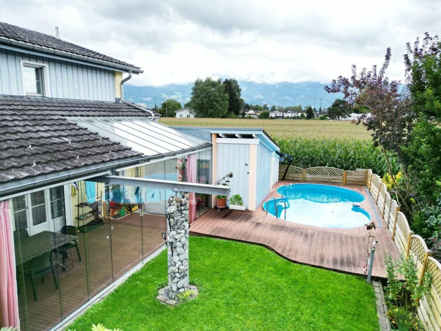 Incantevole casa unifamiliare con piscina esterna - Foto 3 di 13