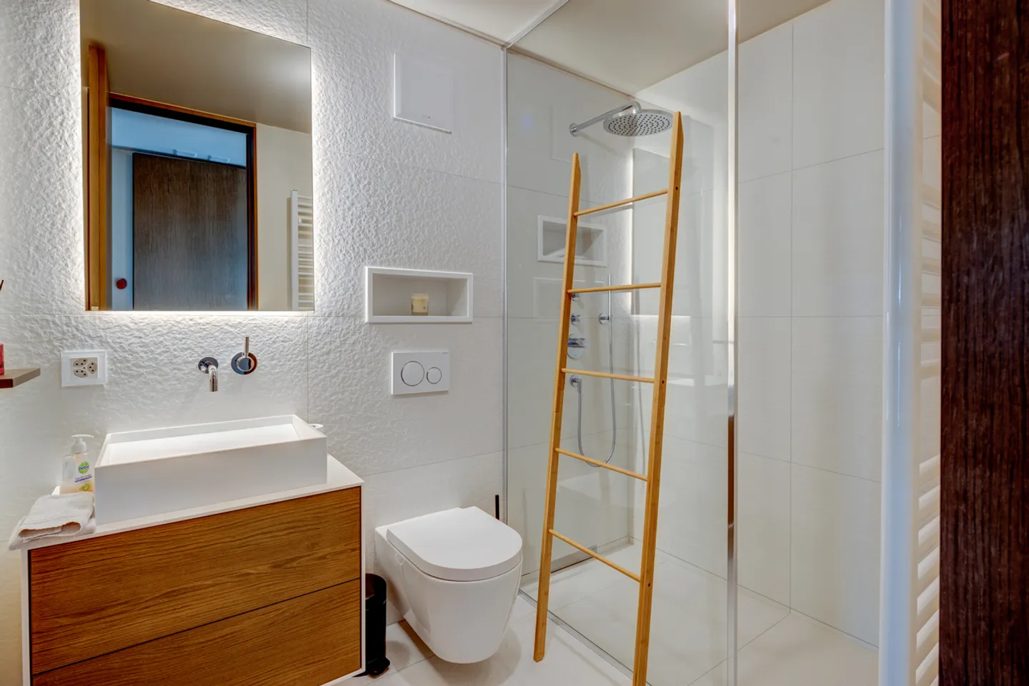 Contemporary penthouse with panoramic view, terrace in Lutry - Photo 8 of 13