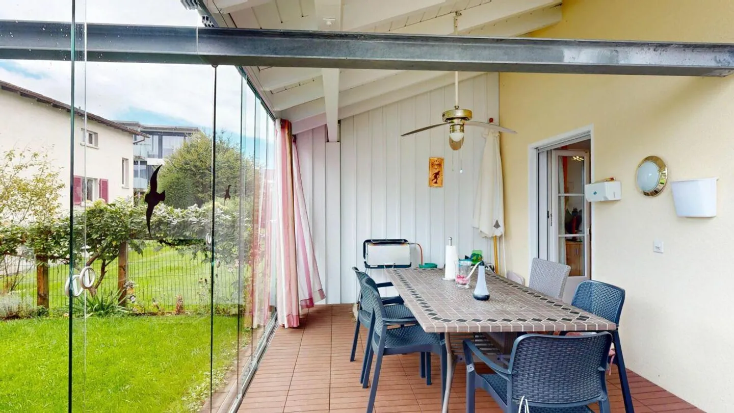 Incantevole casa unifamiliare con piscina esterna - Foto 4 di 13