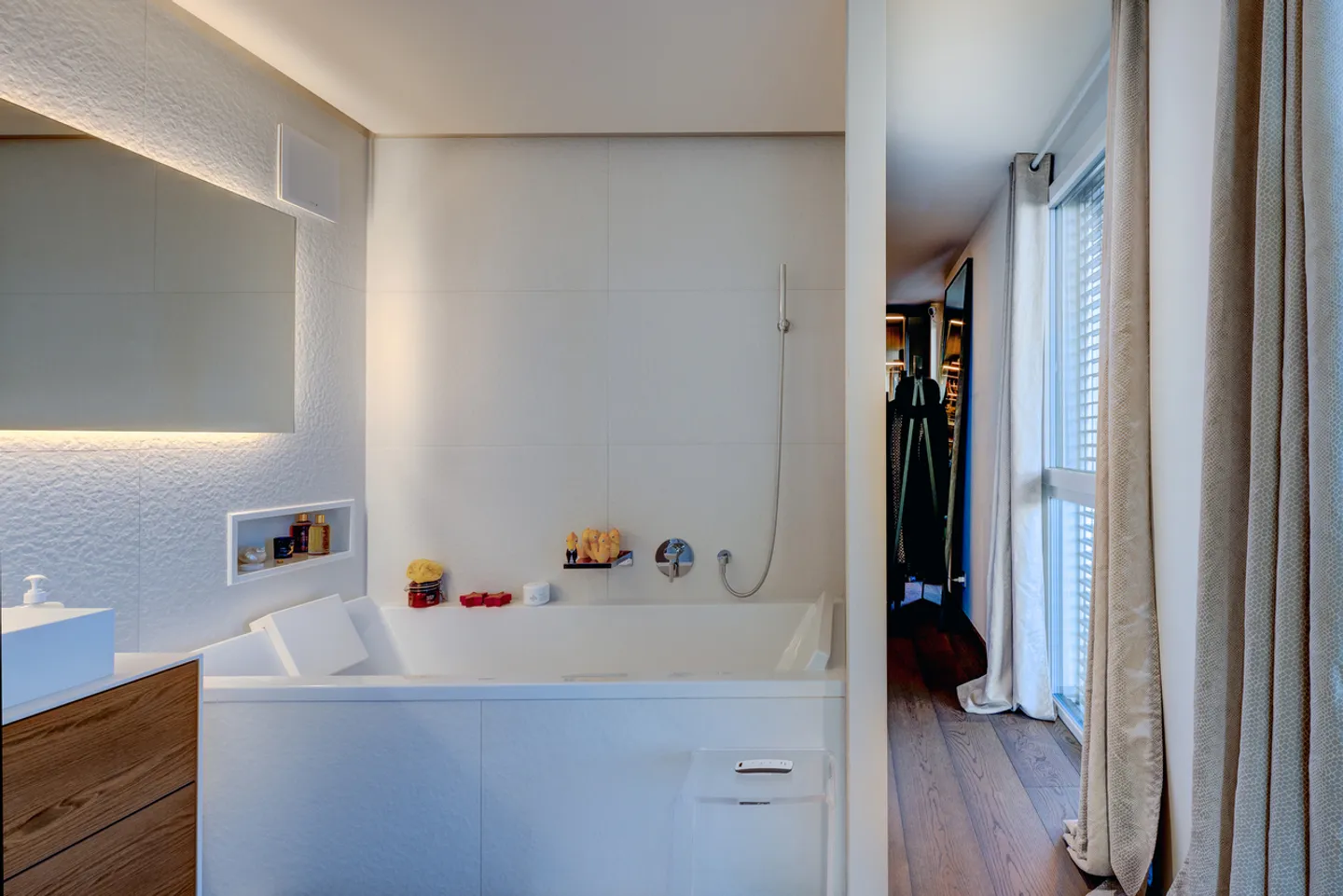 Contemporary penthouse with panoramic view, terrace in Lutry - Photo 3 of 13