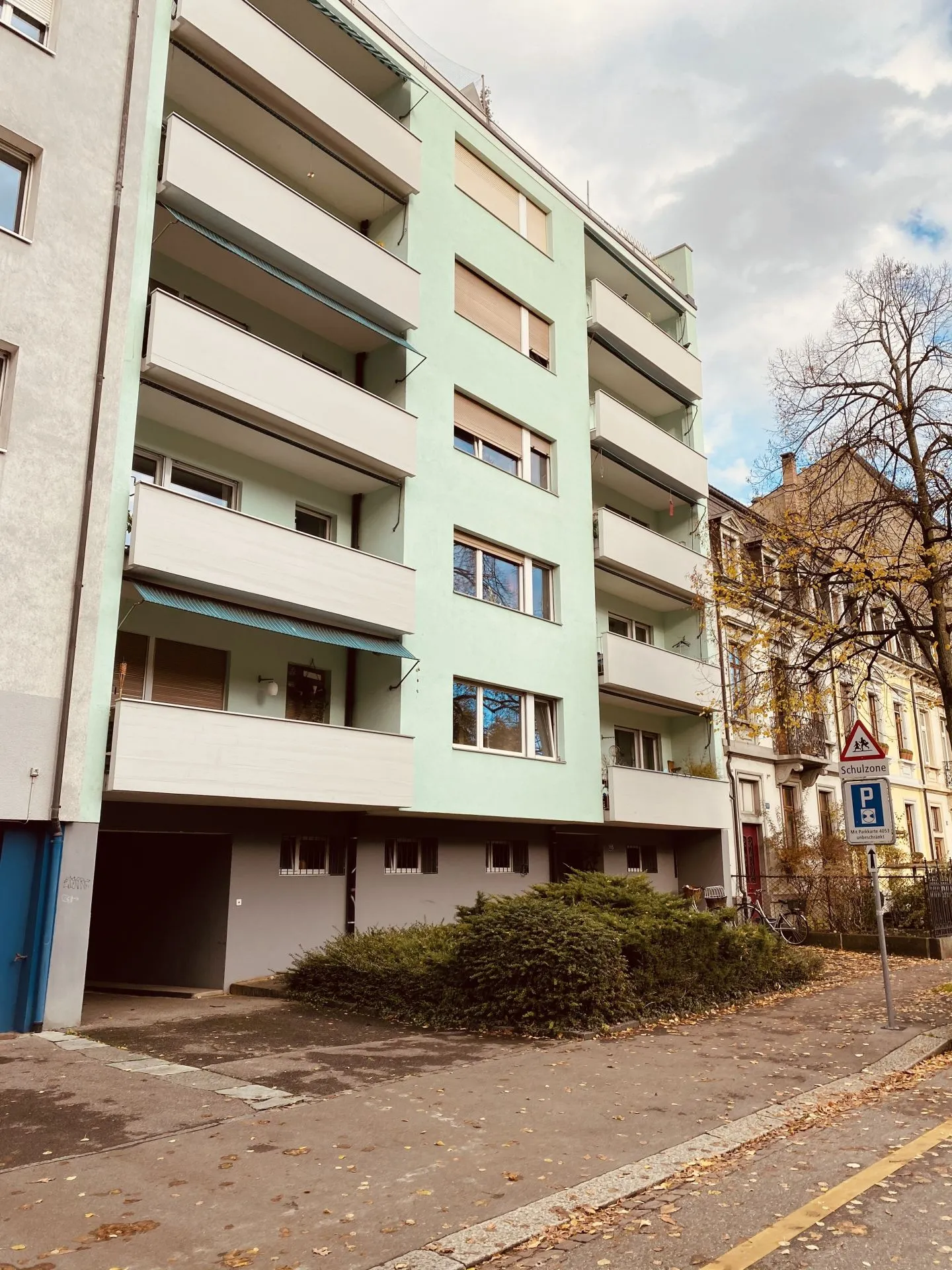 SCHÖNE 2.5 ZIMMERWOHNUNG MIT BALKON LIFT UND KELLER PER 1.11.2025 - Foto 1 von 7