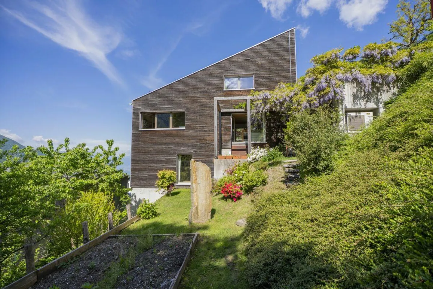 Nous vendons une magnifique villa design avec des vues spectaculaires - Photo 2 sur 21
