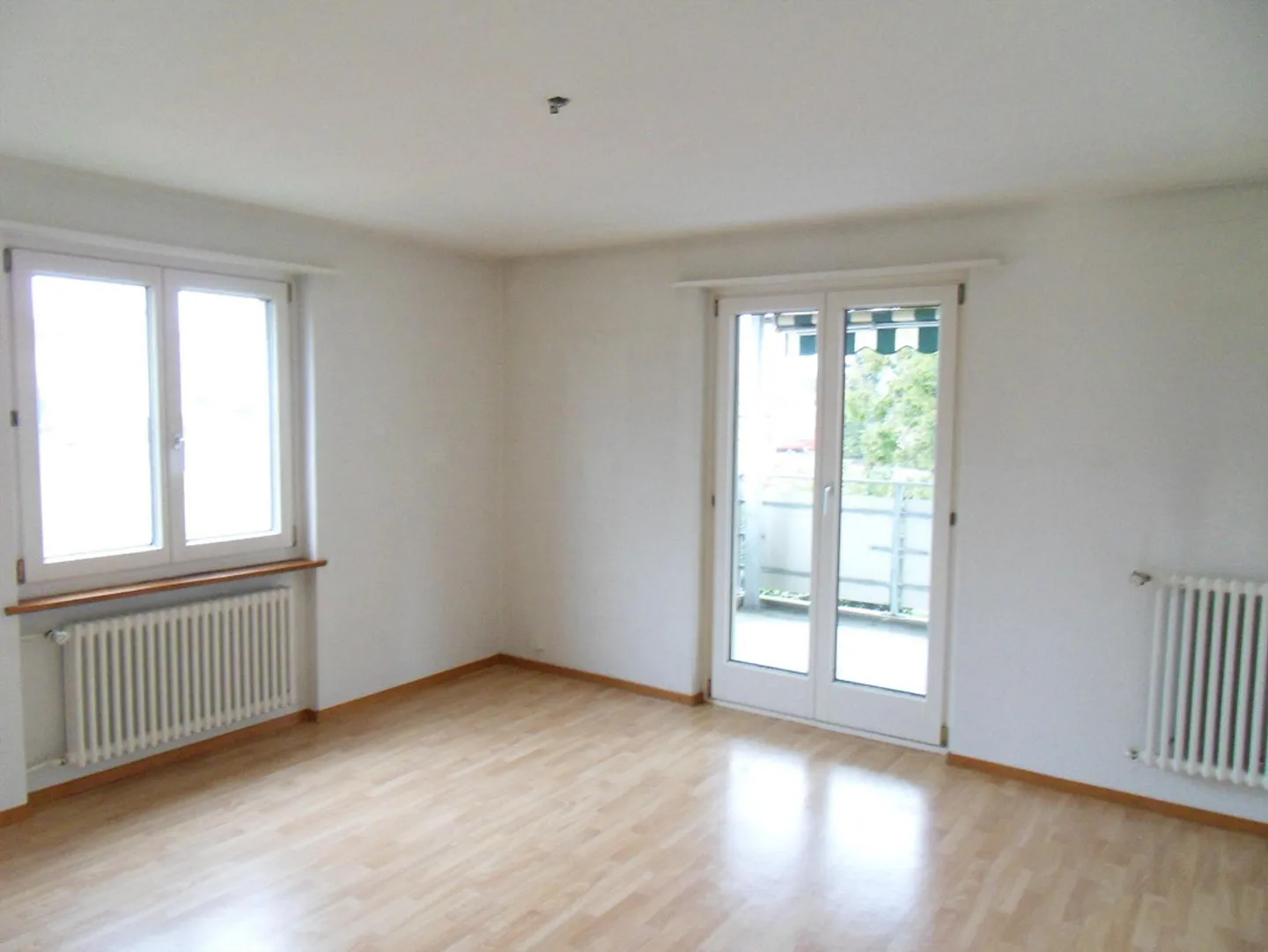 Cozy and bright 3-room apartment on the 1st floor - Photo 1 of 5