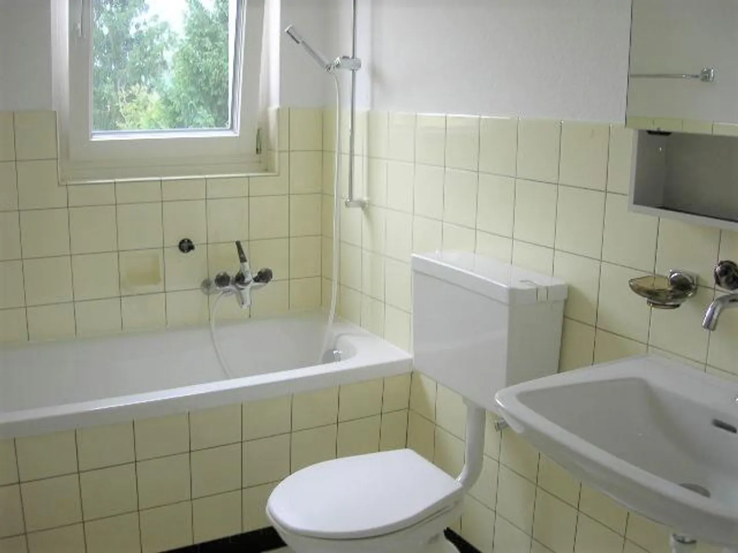 Cozy and bright 3-room apartment on the 1st floor - Photo 4 of 5