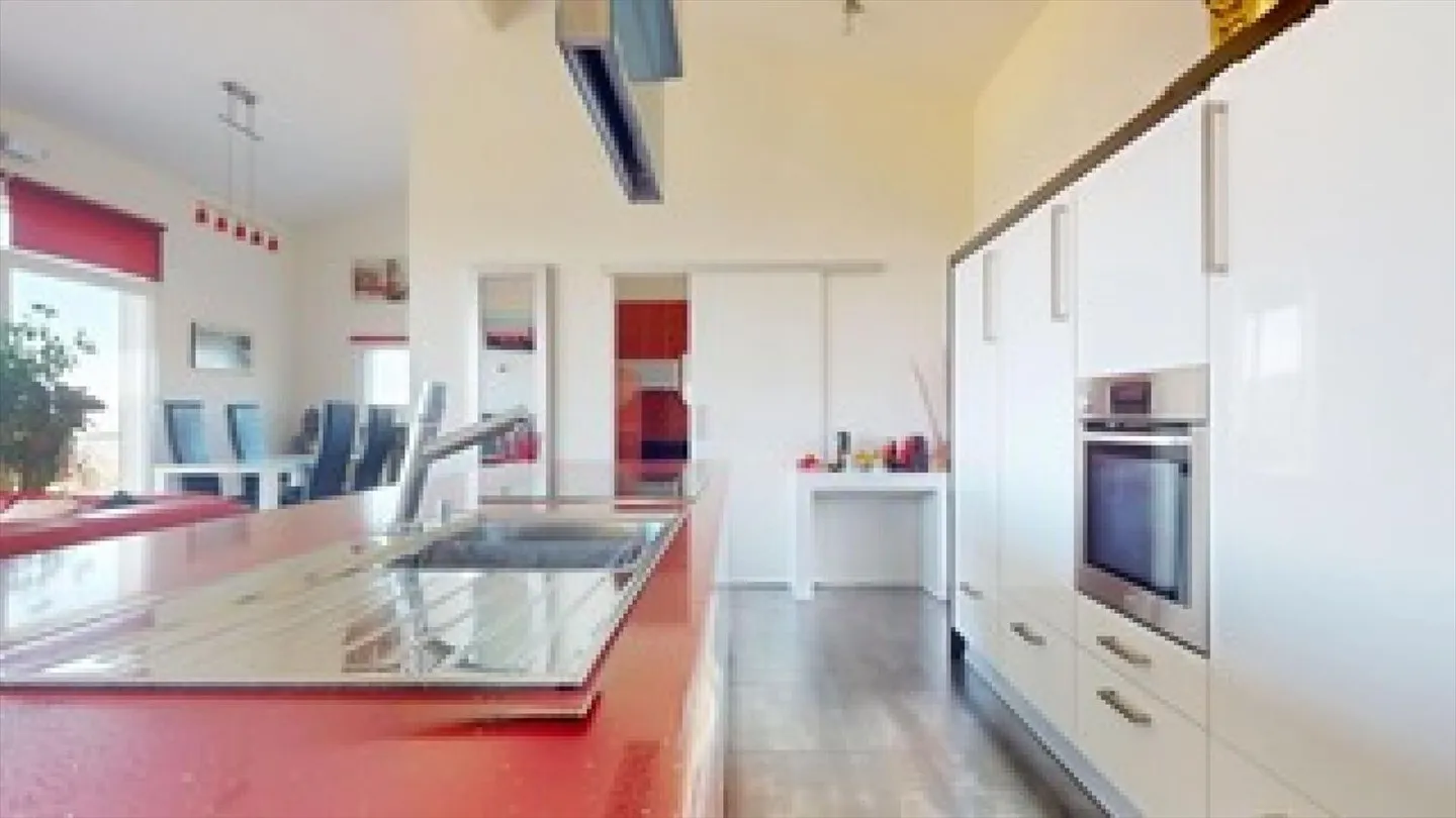 CON UNA VISTA PANORAMICA, SENZA AFFACCI, IN UNA ZONA TRANQUILLA - Foto 10 di 13