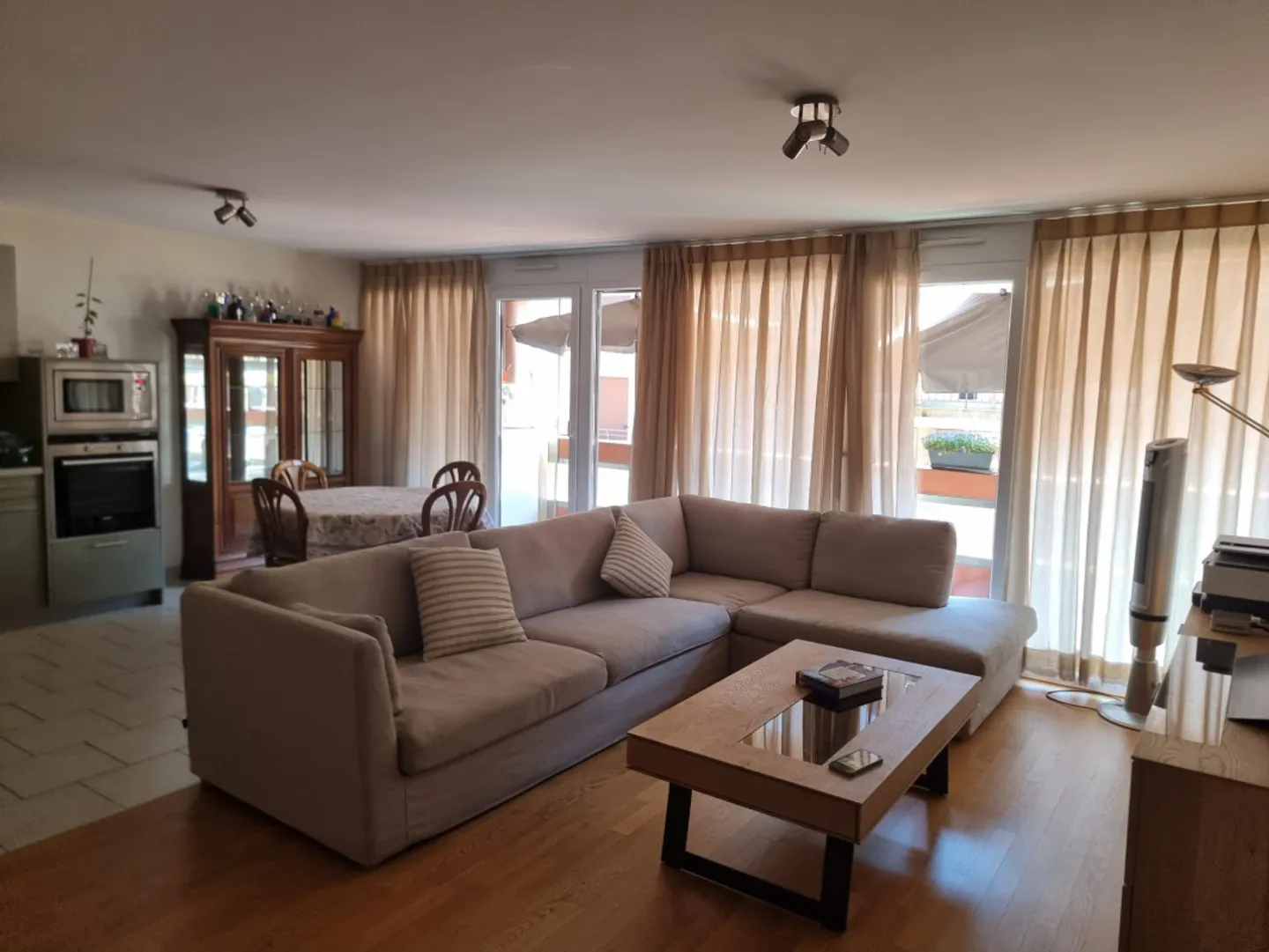 Wunderschöne 5-Zimmer-Wohnung in der Rue de Carouge mit Balkon - Foto 1 von 11
