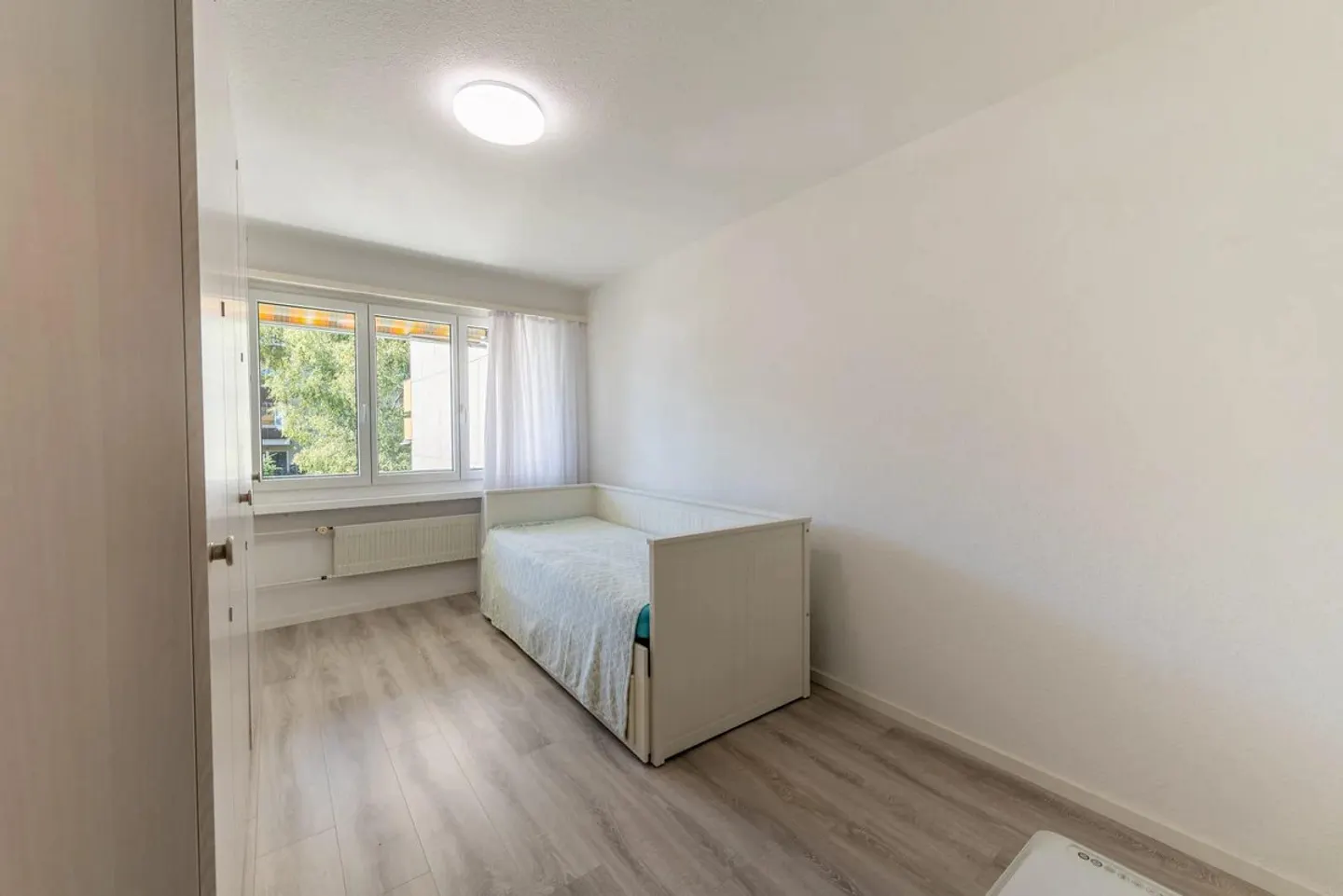 Plenty of Space to Feel Good - Bright 4-Room Apartment with Balcony and Elevator - Photo 6 of 12