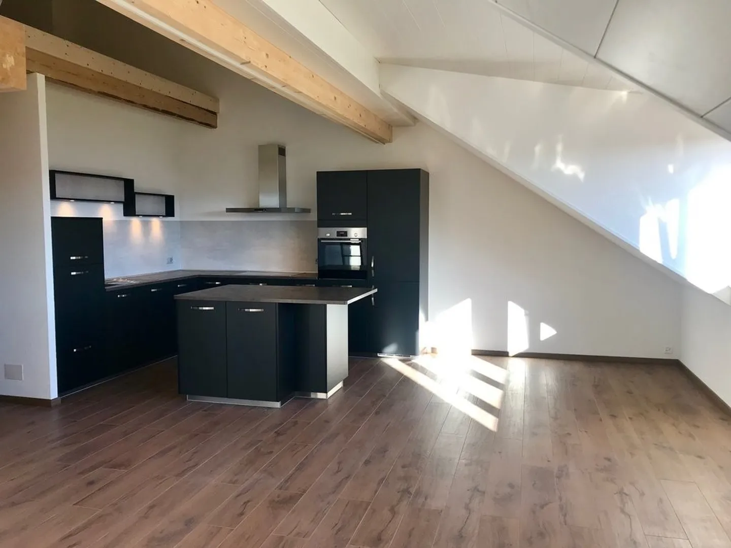 BEL APPARTAMENTO DI 6,5 LOCALI AL 2° PIANO - Foto 1 di 7