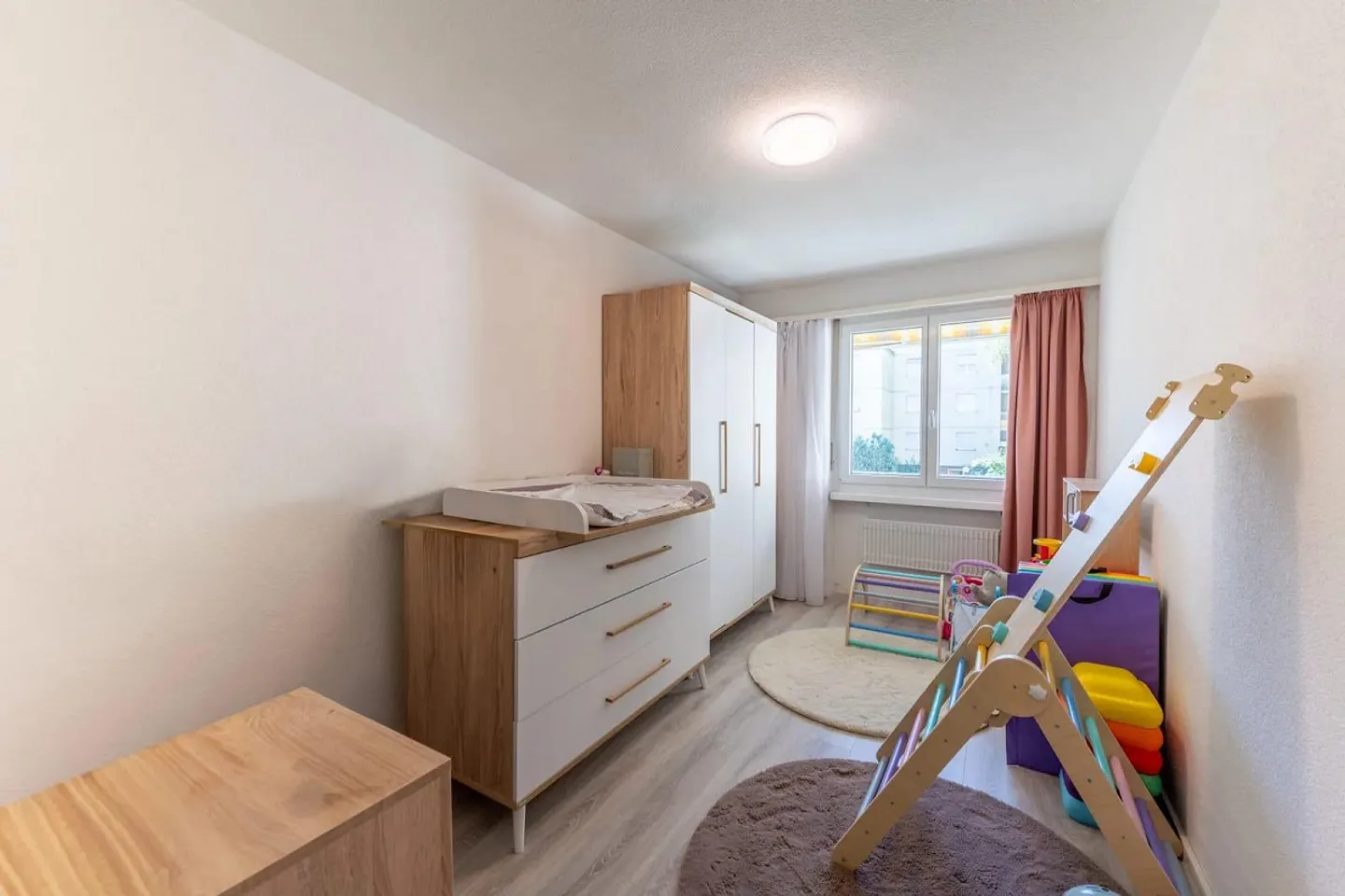 Plenty of Space to Feel Good - Bright 4-Room Apartment with Balcony and Elevator - Photo 7 of 12