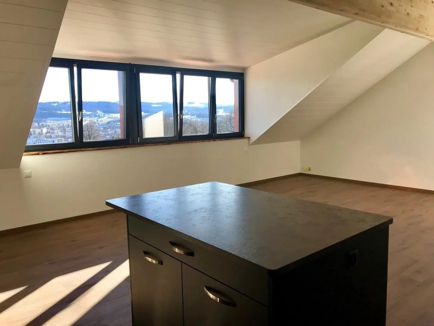 BEL APPARTAMENTO DI 6,5 LOCALI AL 2° PIANO - Foto 2 di 7