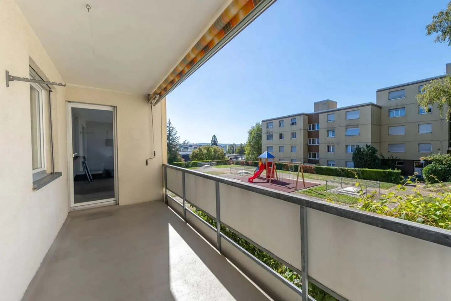 Plenty of Space to Feel Good - Bright 4-Room Apartment with Balcony and Elevator - Photo 3 of 12