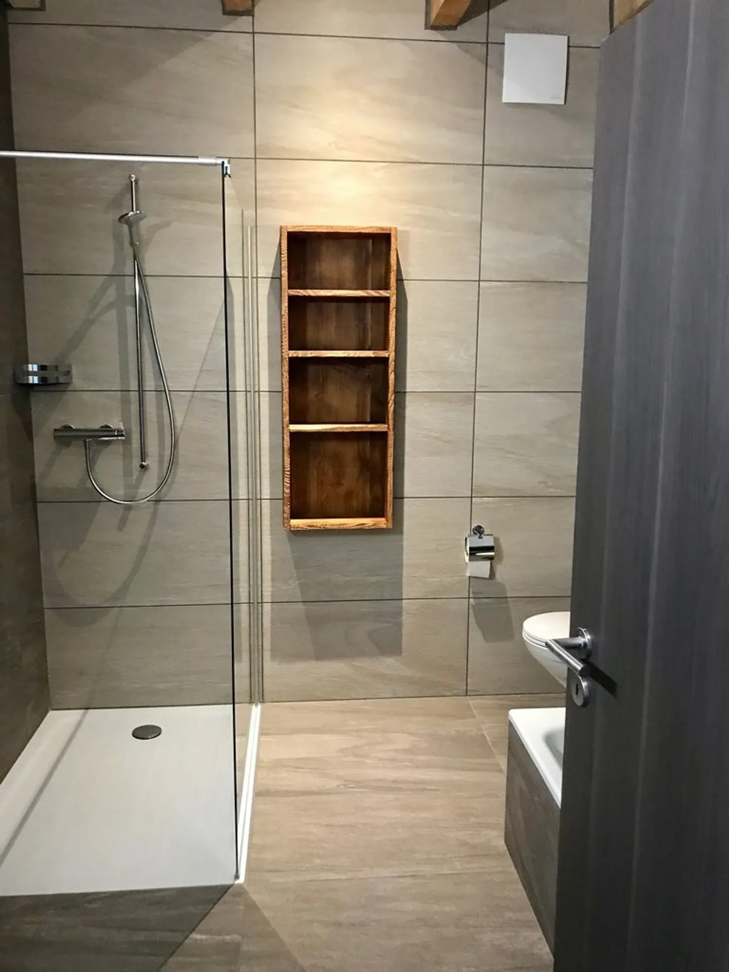 BEL APPARTAMENTO DI 6,5 LOCALI AL 2° PIANO - Foto 5 di 7