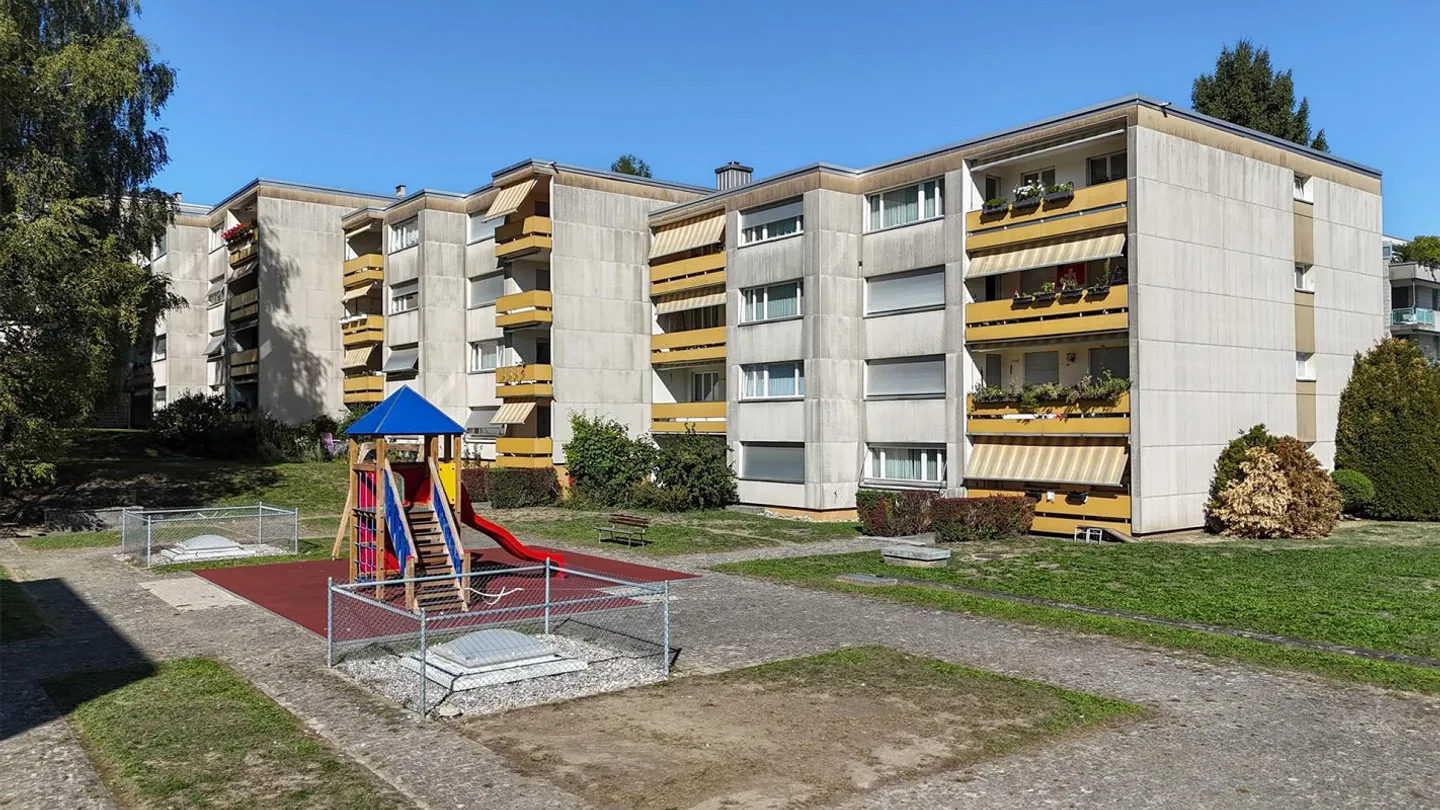 Plenty of Space to Feel Good - Bright 4-Room Apartment with Balcony and Elevator - Photo 9 of 12