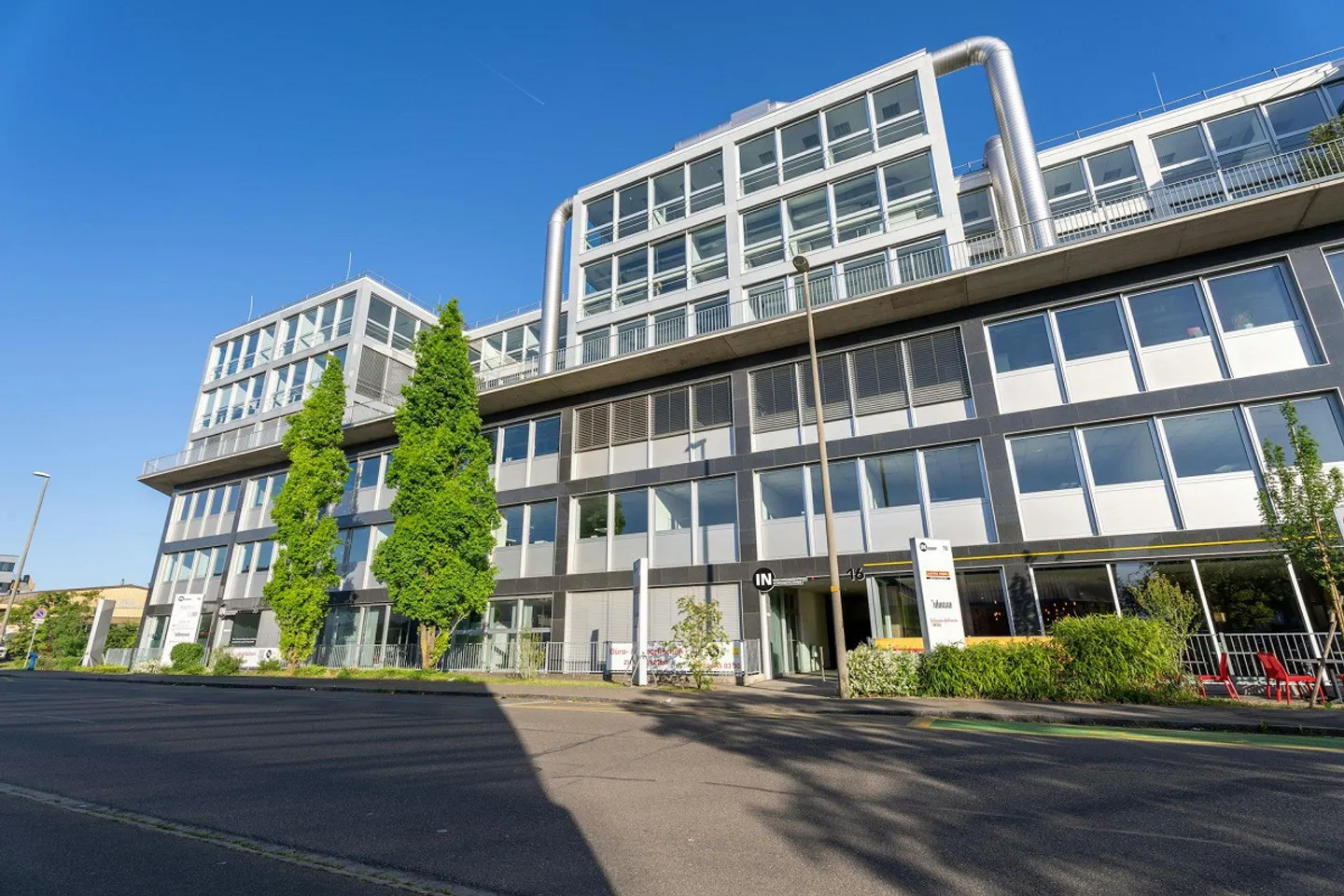Diverse office spaces for rent from 750 m² - Photo 1 of 9