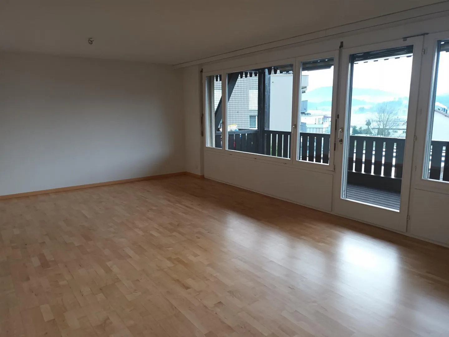 Bright, spacious 3.5 room apartment - Photo 2 of 5
