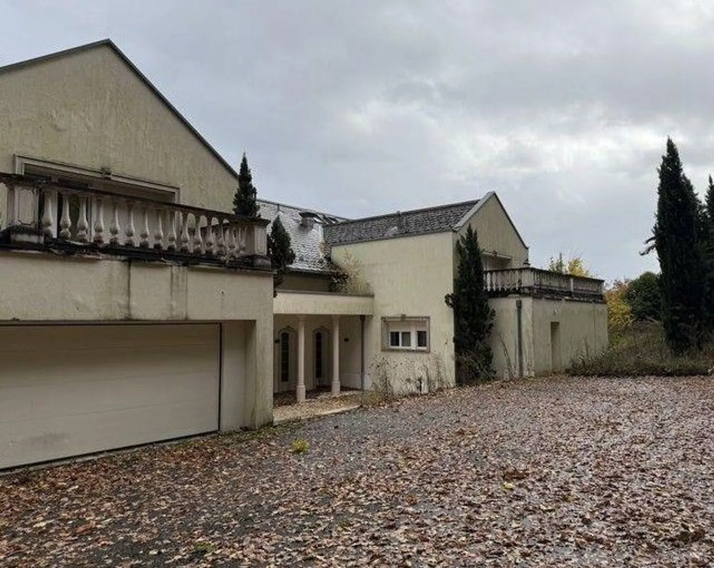 Proprietà spaziosa con giardino - Foto 7 di 13