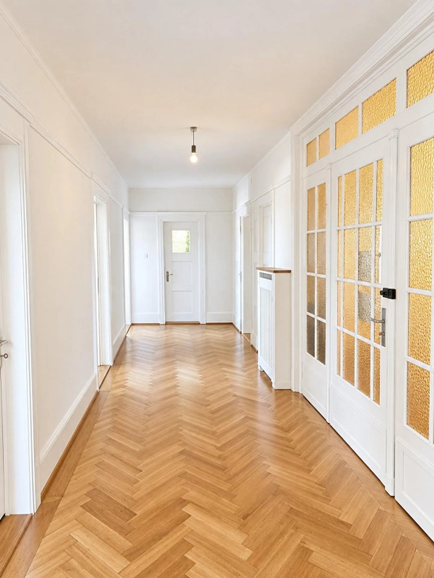 Bijou résidentiel élégant après une rénovation complète - Photo 2 sur 10