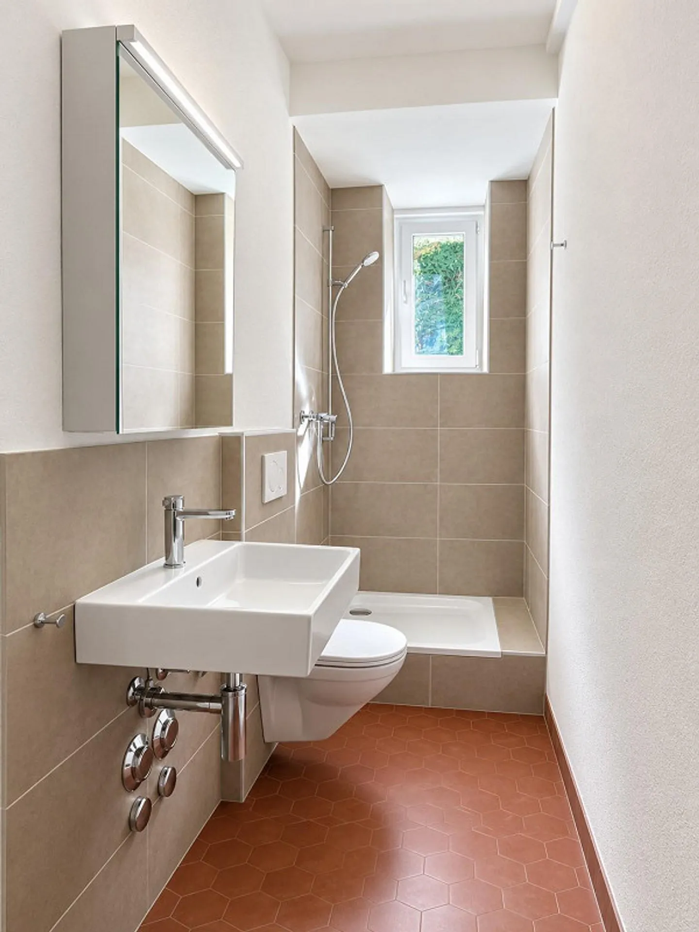 Bijou résidentiel élégant après une rénovation complète - Photo 9 sur 10