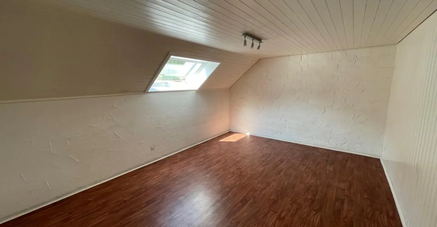 Charmant appartement 4 pièces - Photo 2 sur 7