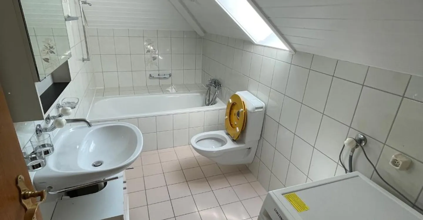 Charmant appartement 4 pièces - Photo 3 sur 7
